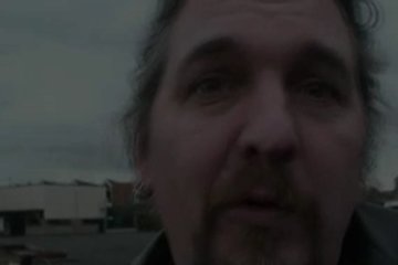 Сексопильная стриптизёрша сосёт член