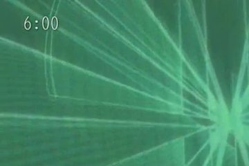 Пока она работает ее щели трахают