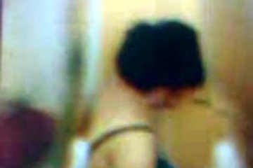 Подглядывание за азиаткой в душевой