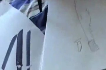 Симпотяшка в татушках и пирсинге развлекается с другом