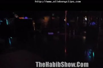 Стриптиз негритянки в ночном клубе