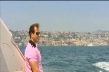 Парень решил развлечься с подругой прямо на яхте