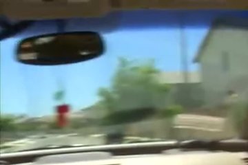 Парень начал с милых пальчиков брюнетки