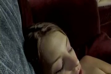 Девушка с тигровым вибратором