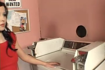 Анал в прачечной от первого лица