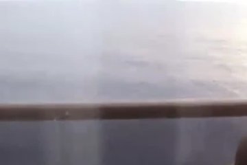 Девушка резвится со своим мужчиной