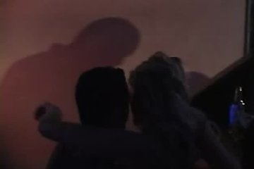 Красотка показала стриптиз и отдалась в клубе
