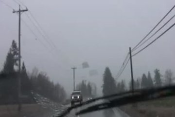 Девушка мастурбирует в машине по дороге домой