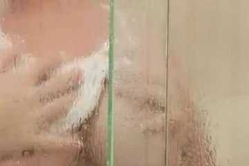 Большие сиськи и возбуждающий тити фак