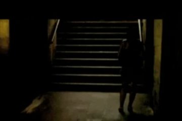 Вечеринка началась с одной активной девушкой

