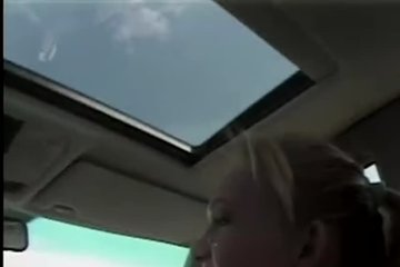Негр развлекается с двумя девушками