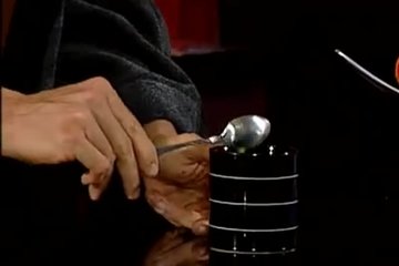 Нежные поцелуи блондинки с начальником