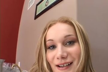Кэти Рэй подставила все свои дырочки