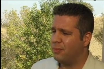 Блондинка слилась в поцелуях со своим другом