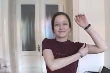 Телке не слабо раздеться по приколу