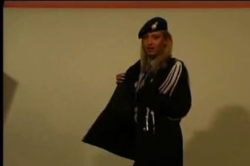 Стриптиз от девушки в полицейской форме