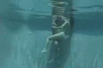 Невероятное подводное порно