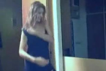 Без причины в онлайне сделала парню минет