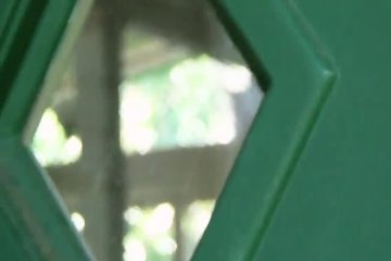Девушки решили показать товарищу свой танец