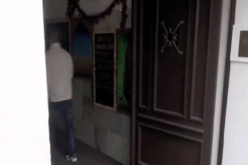 Девушка решила отблагодарить парня за помощь