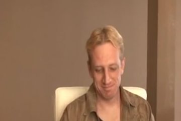 Изменяет мужу в две дырки