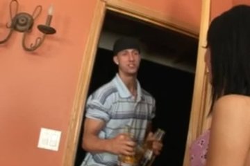 Пришёл с пивком насчёт перепихнутся