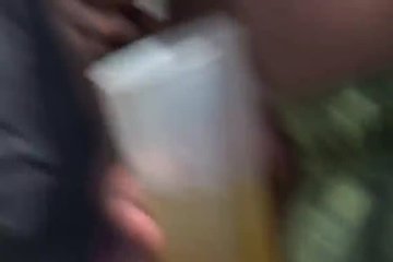 Девушки обливаются ликёром и слизывают его на яхте