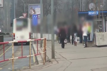 Сниму-ка я шлюшку и отдеру ее в тачке