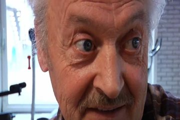 Седой мужик поимел рыжую малышку Эрику