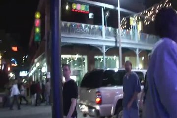 Веселый конкурс красоты в одном из самых больших клубов этого города