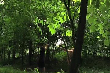 Эли уже ждет, когда же ее оттрахают в лесу