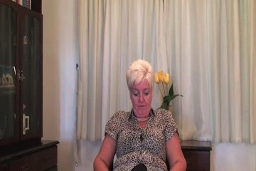 Зрелая женщина знает, куда надо вставлять вибратор