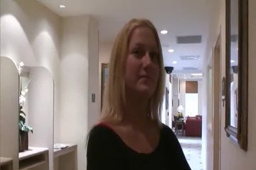 Хожу за телочкой и вижу ее приятные места