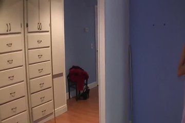 Lelu дрочит пенис партнера и свой клитор