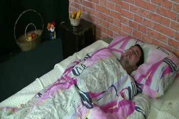 Парнишка в гостях ебет старушку