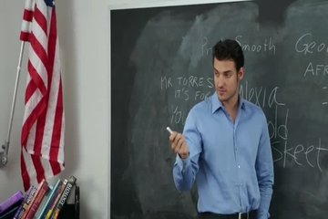 Милашка заскочила к учителю за хорошей оценкой