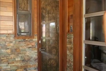 Шатенка умеет соблазнять своего мужчину не только телом