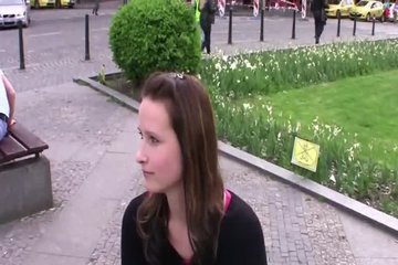 Парень развлекается с незнакомкой в туалете одного уютного ресторана