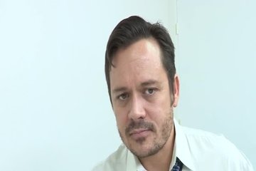 Рваные чулки только усиливают привлекательность женщины