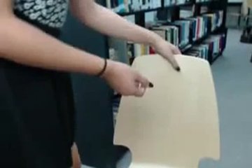 Читает про мастурбацию в книжках
