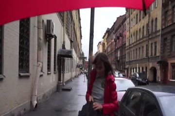 Шлюшка не в силах отказаться от секса