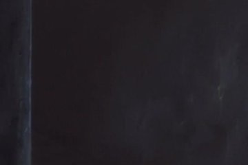 Только и делает что дрочит свою киску
