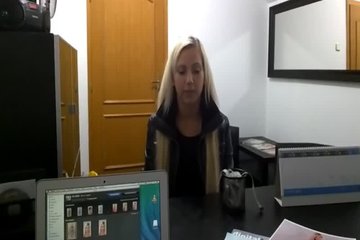 Устроилась на работу через пизду