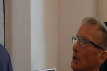 Три самца выебали горничную