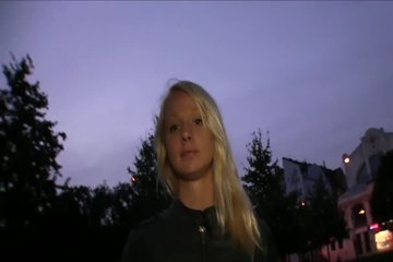 Милашка раздвигает ноги за деньги