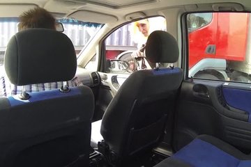 Засадил своей попутчице