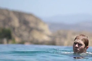Поимел свою сучку в бассейне