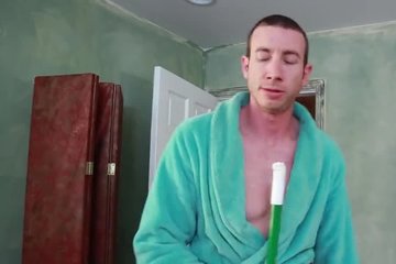 Деваха требует секса от дружка