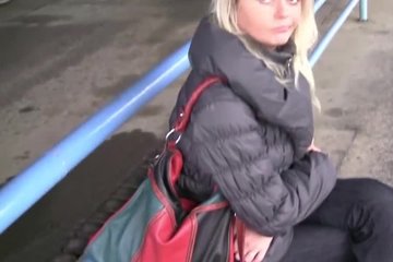 Прокатил сучку на машине и получил незабываемый секс