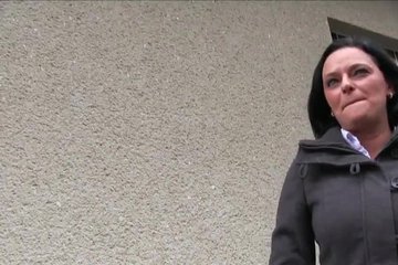 Сучка согласилась на секс после двух комплиментов